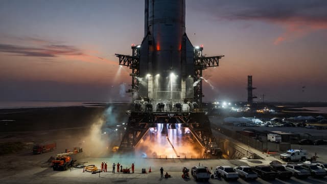 Early Starship operations at Starbase, 2028